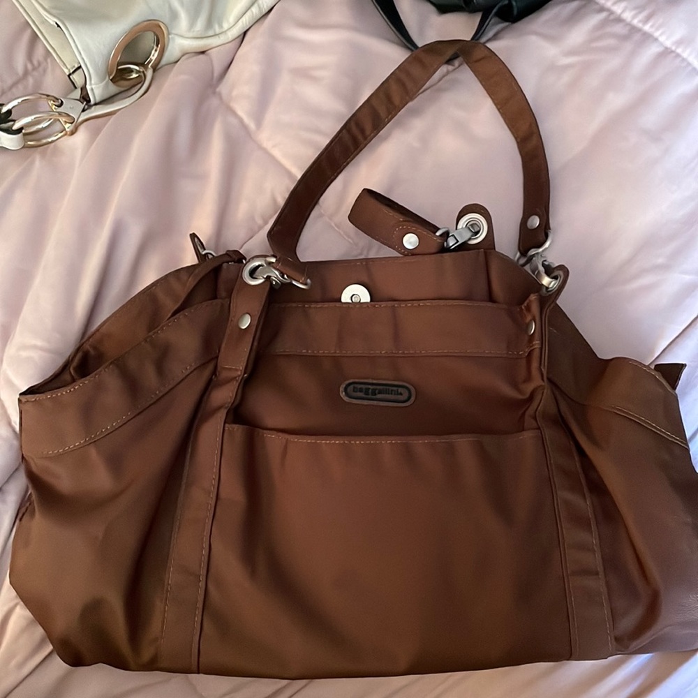 Baggallini brown multiple pocket zipper bag